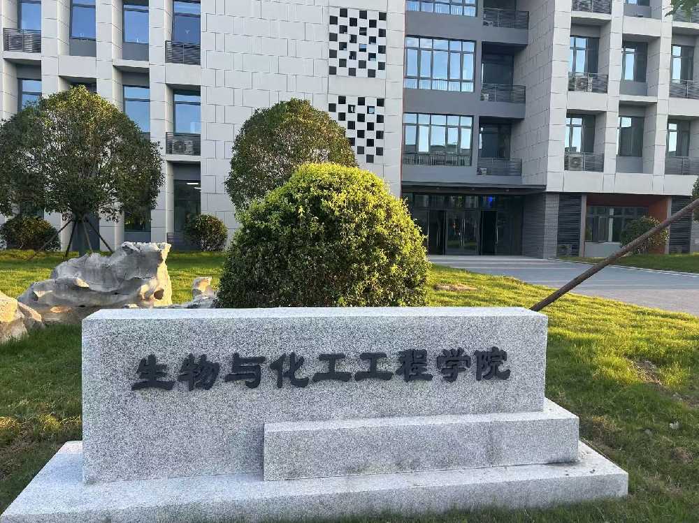 谢家集区扬州职业大学体育场高杆灯项目